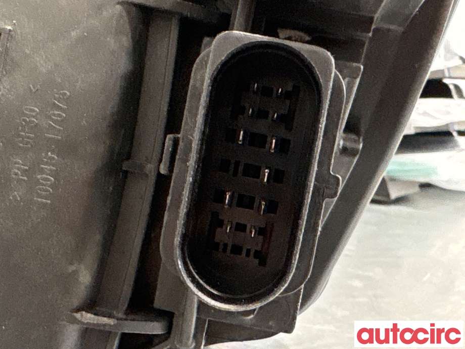 Frontlykt høyre halogen til Audi Q5 2008-2012 (Type I, Fase 1) (AUDI|8R0998030F||8R0998030J)