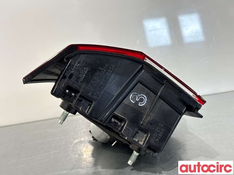 Baklykt venstre indre til Mitsubishi Eclipse Cross 2018-->>  (MITSUBISHI|8330B331|)