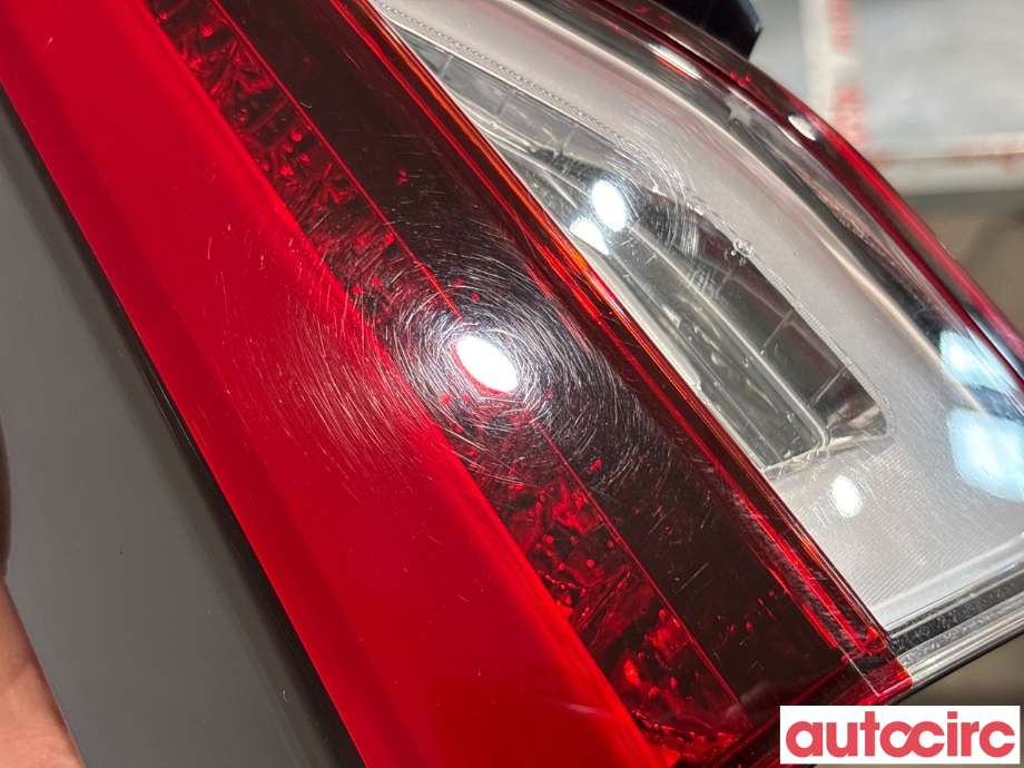 Baklykt venstre indre til Mitsubishi Eclipse Cross 2018-->>  (MITSUBISHI|8330B331|)