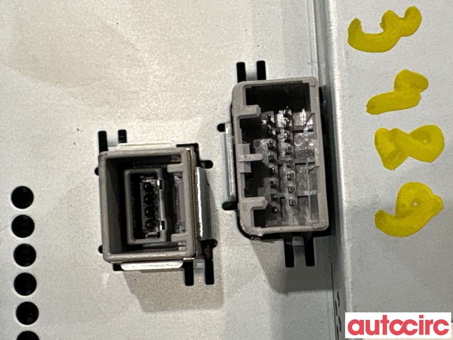 Multimedia display (MCU - Media Controller Unit) til Volvo V70 2014-2016 (Type III, Fase 2)  (VOLVO|31350695|7505800003|31357109)