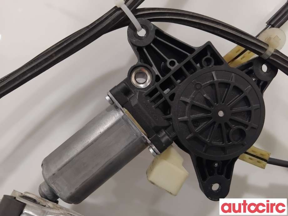 Ruteheis venstre foran til Mercedes Vito/Viano 2004-2010 (Fase 1) (W639) (W639) (MERCEDES|A6397200446|0130821941|)