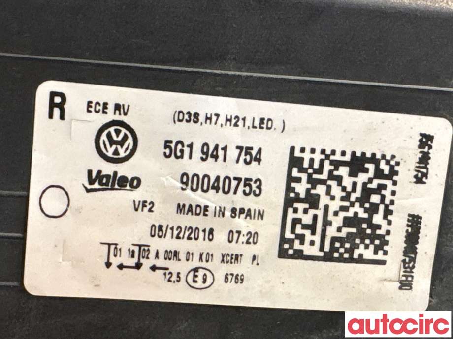 Frontlykt høyre halogen til VW Golf VII 2012-2017 (Fase 1) (VOLKSWAGEN|5G1941754|90040753)