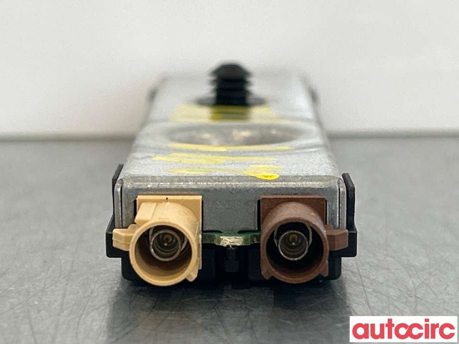 Antenne forsterker til Mercedes GLA 2014-2020 (X156) (X156) (MERCEDES|A1668201289)