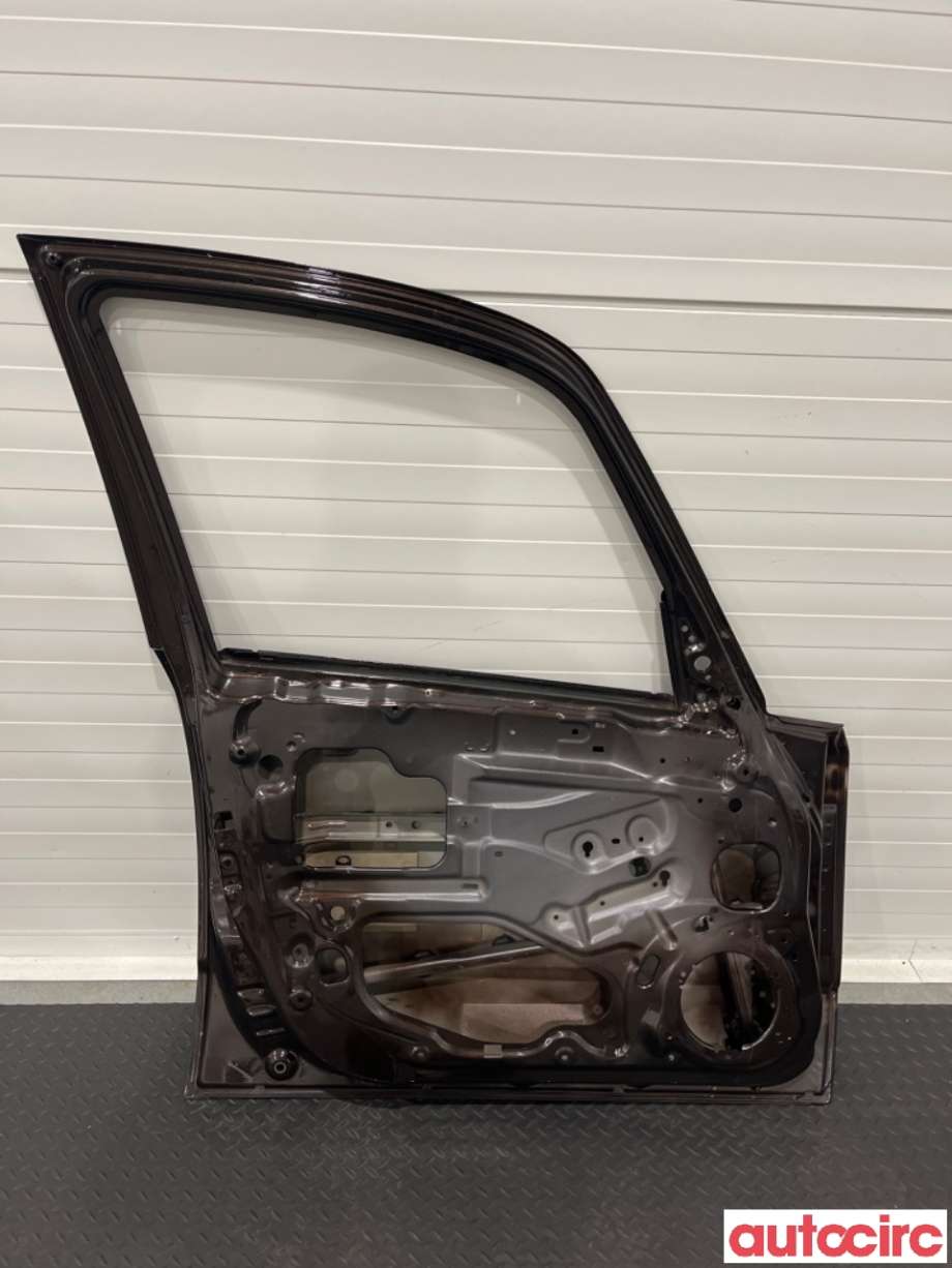 Dør venstre foran til Suzuki SX4 2009-2013 (Type I, Fase 2)  (SUZUKI|68002-79J00|)
