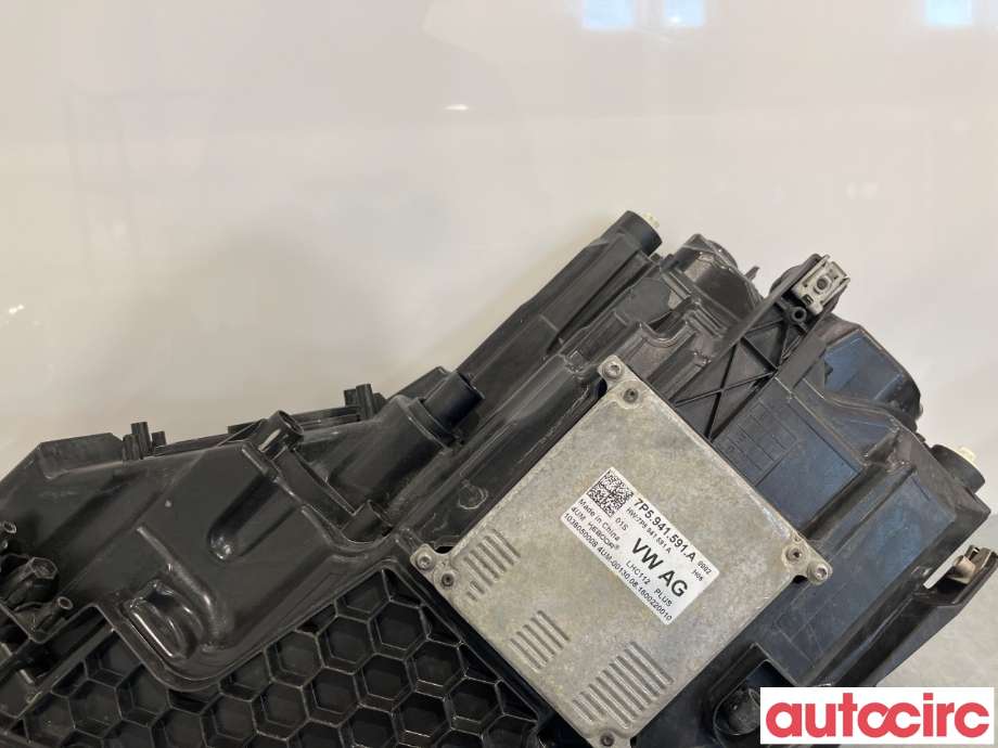 Frontlykt høyre halogen til VW Golf VII 2017-2020 (Fase 2)  (VOLKSWAGEN|5G1941774|5G1941036)