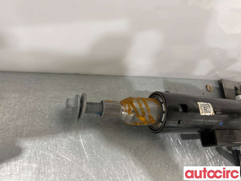 Rattaksel til Volvo XC40 2018-2024  (VOLVO|32269253|8889198000|32269250)