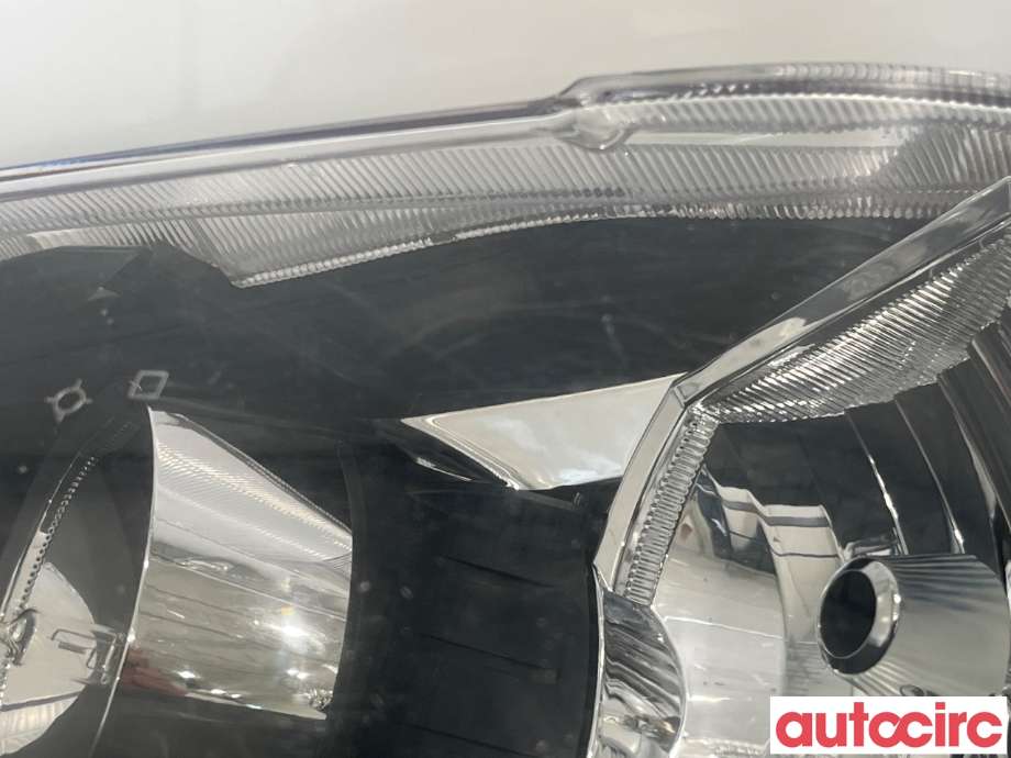 Frontlykt venstre halogen til Mitsubishi Outlander 2010-2012 (Type II, Fase 2)  (MITSUBISHI|8301B553)