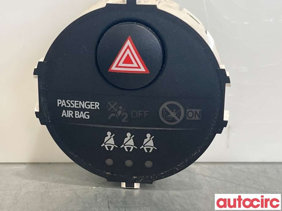 Bryter nødblink til Toyota Yaris 2012-2014 (Type III, Fase 1) (TOYOTA|839500D080)