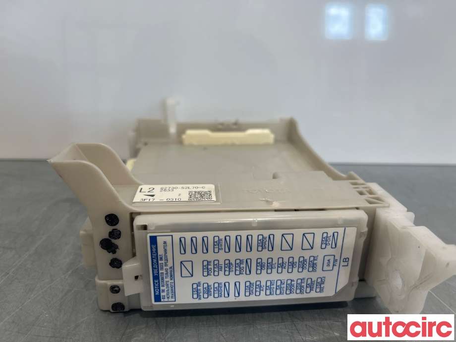 Sikringsboks til Toyota Yaris 2012-2014 (Type III, Fase 1)  (TOYOTA|8273052L70)