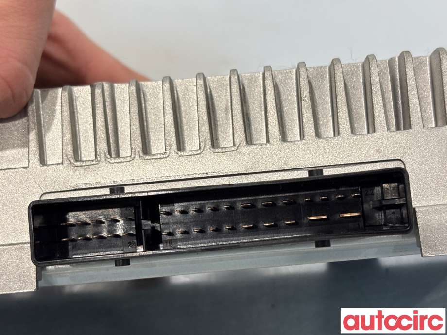 Bilstereo forsterker til Audi A4 2007-2014 (Type IV) (B8) (B8) (AUDI|8R0035223G|1511113870|8R0035223H)