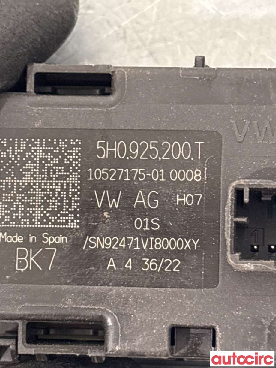 Bryter nødblink til VW Caddy 2020-->> (Type IV) (VOLKSWAGEN|5H0925200T|)