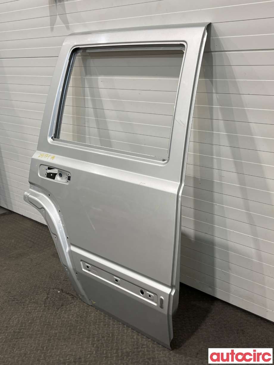 Dør høyre bak til Jeep Commander 2006-2009  (JEEP|55396498AC)