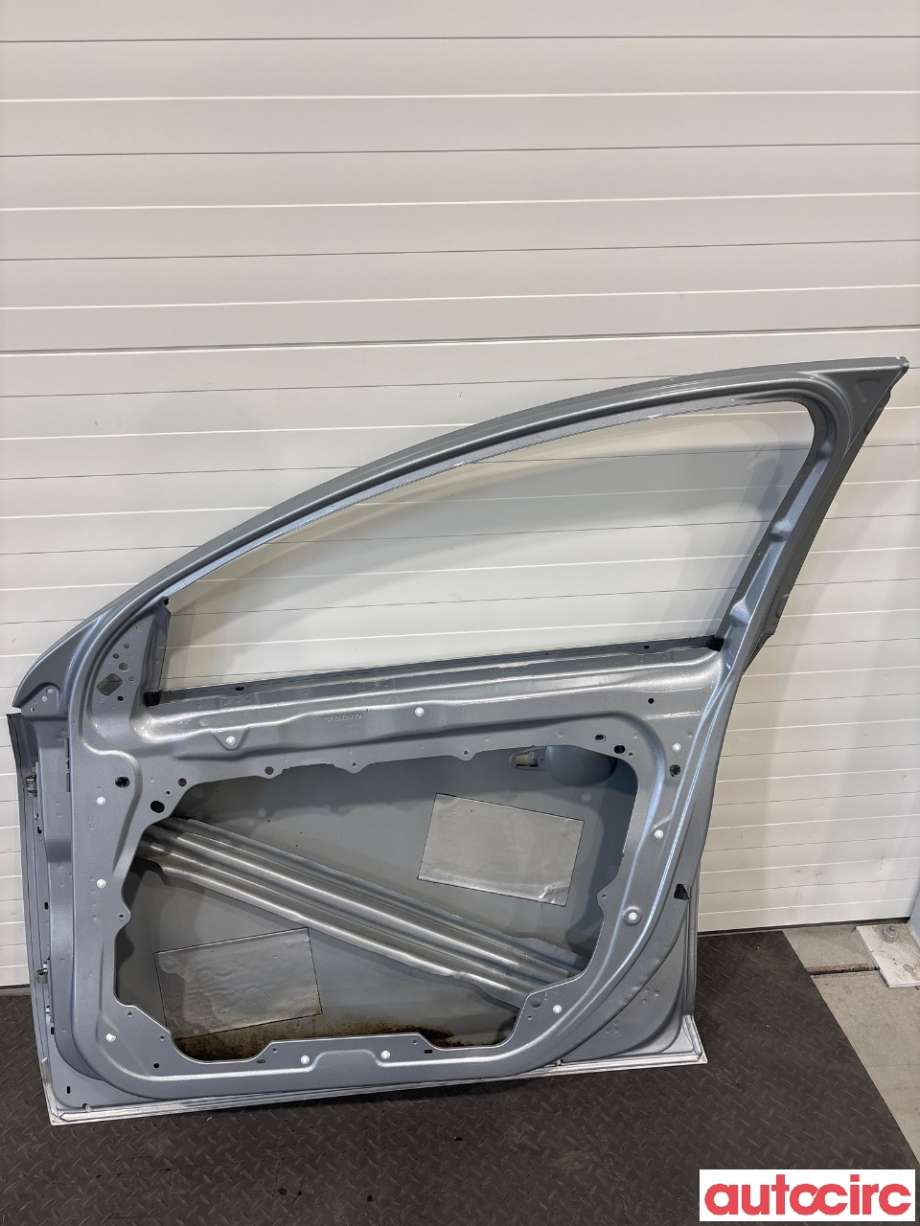 Dør høyre foran til Volvo V60/V60 CC 2013-2018 (Type I, Fase 2)  (VOLVO|32228971)