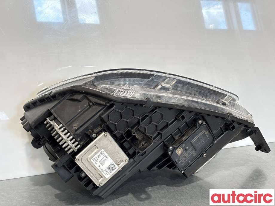 Frontlykt høyre halogen til Škoda Yeti 2014-2017 (Fase 2)  (SKODA|5L1941018D|030128628200|5L1941016C)