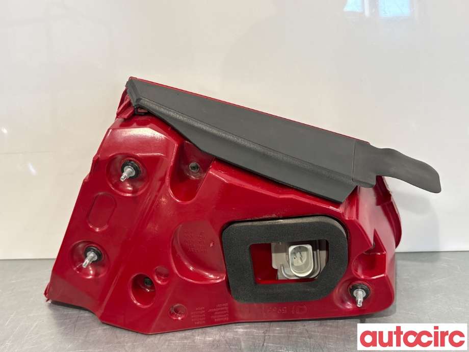 Baklykt venstre indre til Audi A8 2010-2013 (Type III, Fase 1)  (AUDI|4H0945093|596501|4H0945093D)