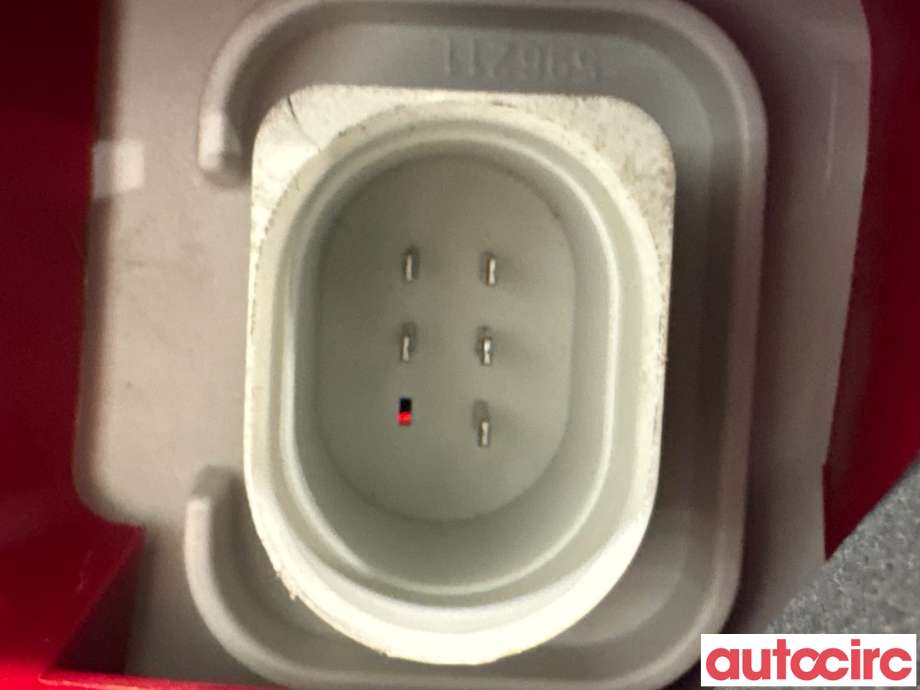 Baklykt venstre indre til Audi A8 2010-2013 (Type III, Fase 1)  (AUDI|4H0945093|596501|4H0945093D)