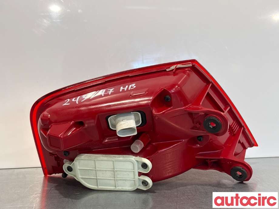 Baklykt høyre til Audi A8 2010-2013 (Type III, Fase 1) (AUDI|4H0945096|596002|4H0945096D)