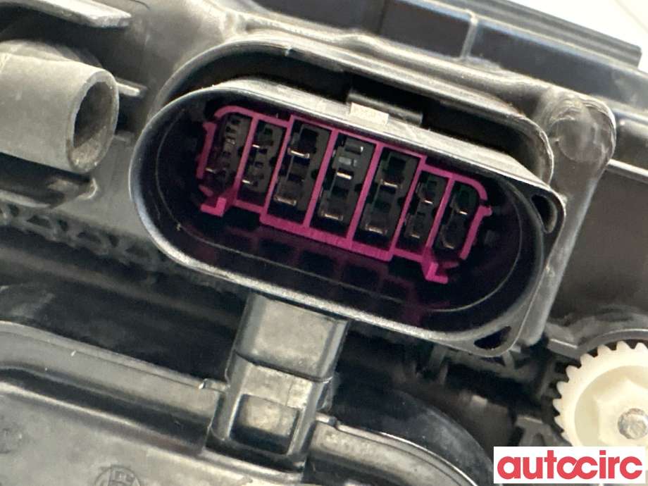 Frontlykt høyre halogen til Audi A8 2010-2013 (Type III, Fase 1) (AUDI|4H0941030M|1EX010192-12|4H0941030BM)