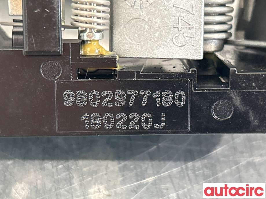 Dørhåndtak utv venstre til Peugeot Partner 2019-->> (Type III)  (1609240780|9802977380|980297831T)