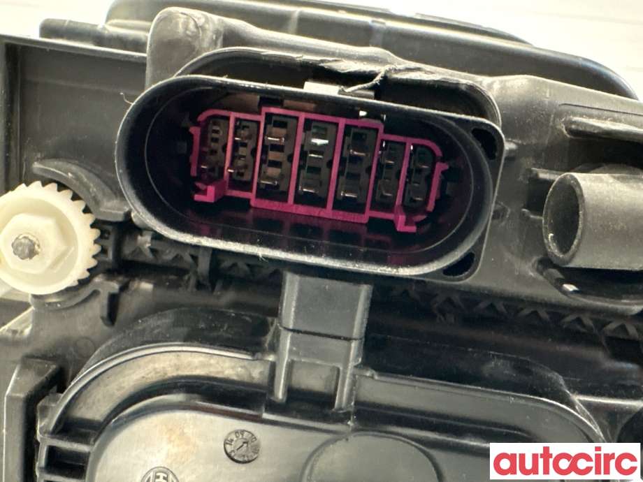 Frontlykt venstre halogen til Audi A8 2010-2013 (Type III, Fase 1)  (AUDI|4H0941029M|1EX010192-11|4H0941029BM)