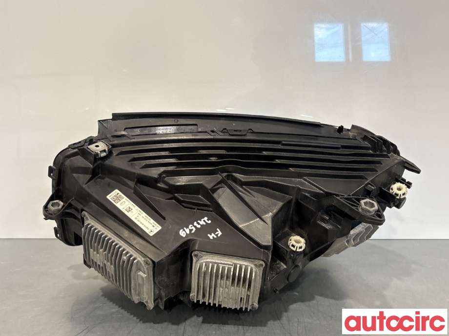 Frontlykt høyre halogen til Mercedes GLC 2015-2022 (X253) (X253) (MERCEDES|A2539064601|12518205|A2539062602)