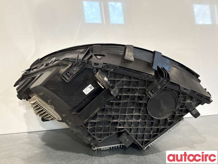 Frontlykt høyre halogen til Mercedes GLC 2015-2022 (X253) (X253) (MERCEDES|A2539064601|12518205|A2539062602)