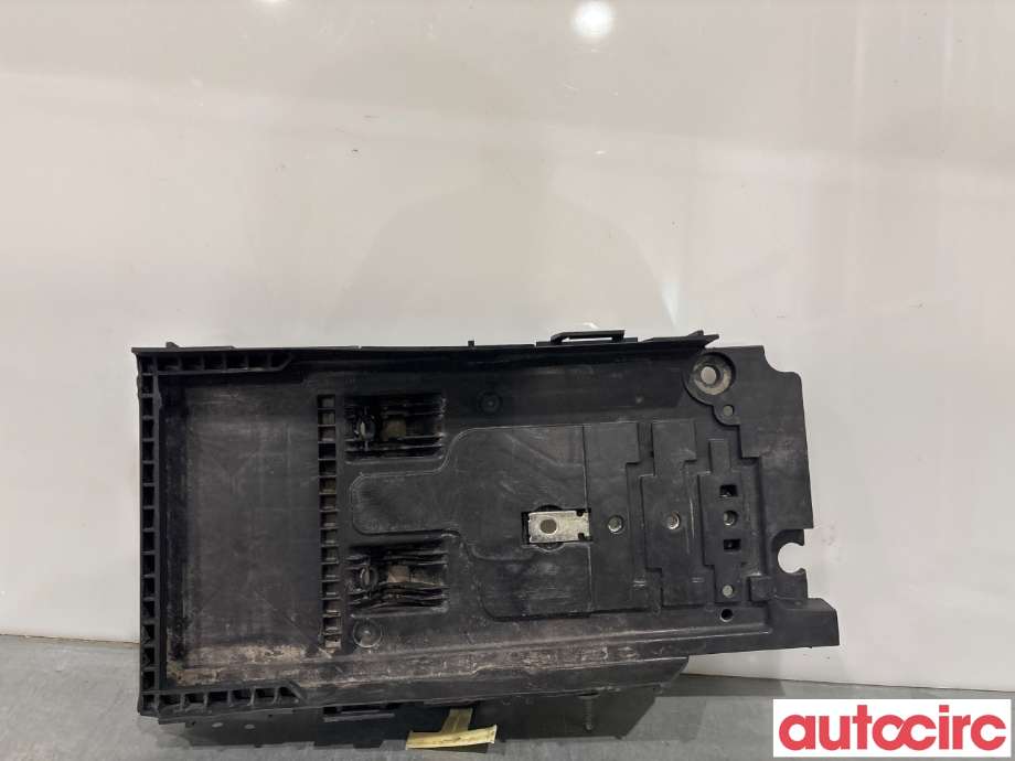 Batterikasse/feste til Ford Mondeo 2014-2019 (Type V, Fase 1)  (FORD|5245802|DG93-10723-AE)