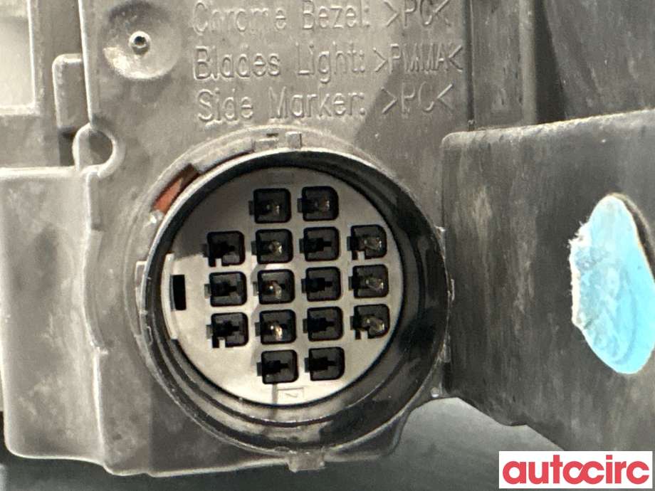 Frontlykt høyre halogen til Land Rover Range Rover 2013-->> (Type IV)  (LAND-ROVER|LR057267|30K3-T3|LR090485)
