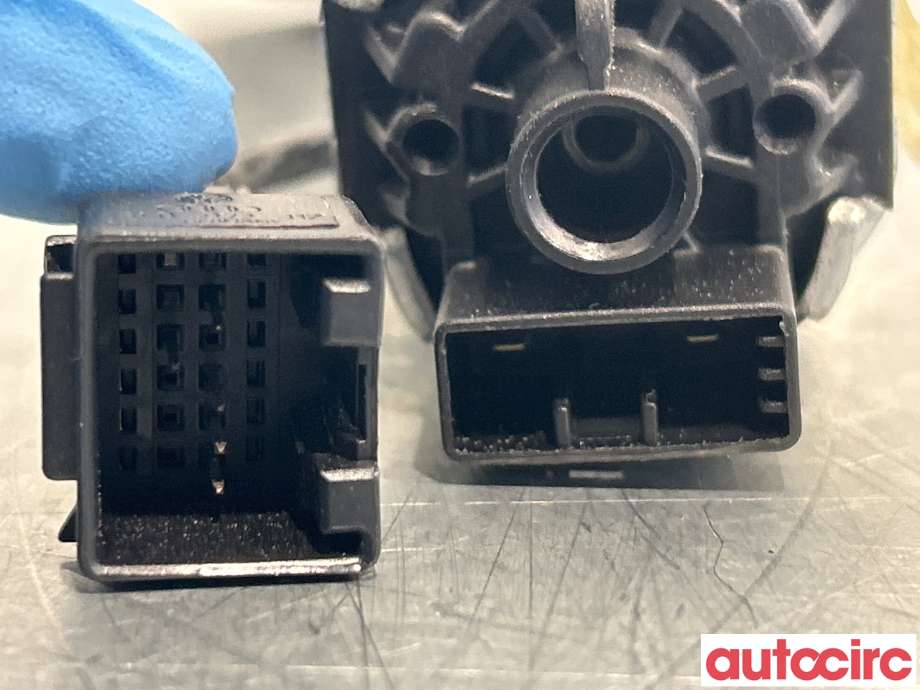Baklukeåpner motor til Audi A8 2010-2013 (Type III, Fase 1) (AUDI|4H0827851D||4H0827851A)