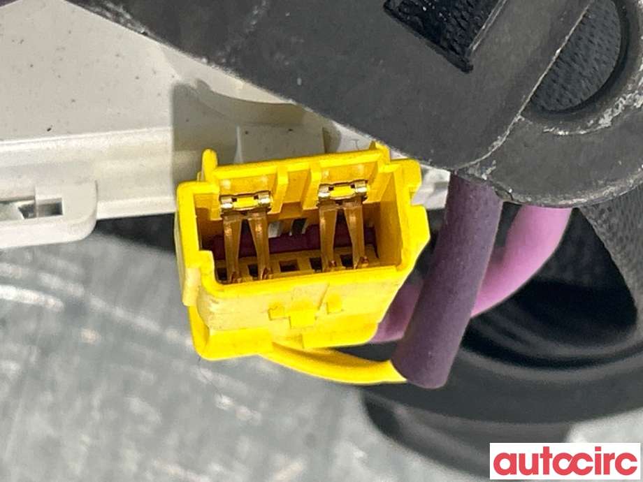 Sikkerhetsbelte foran høyre til Audi A8 2010-2013 (Type III, Fase 1)  (AUDI|4H0857706A|)