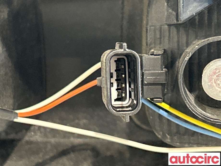 Baklykt venstre til Opel Vivaro B 2014-2019 (OPEL|93867974|)