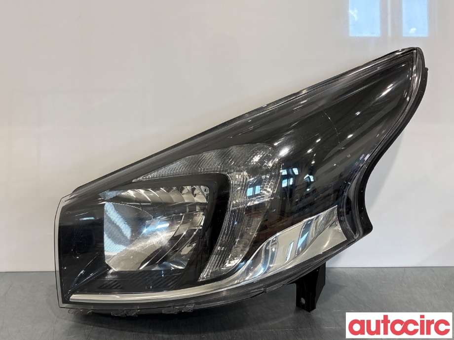 Frontlykt venstre halogen til Opel Vivaro B 2014-2019 (OPEL|95517216|1EE011565-05|95527869)