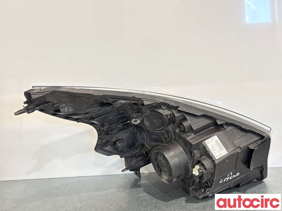 Frontlykt venstre halogen til Opel Vivaro B 2014-2019 (OPEL|95517216|1EE011565-05|95527869)