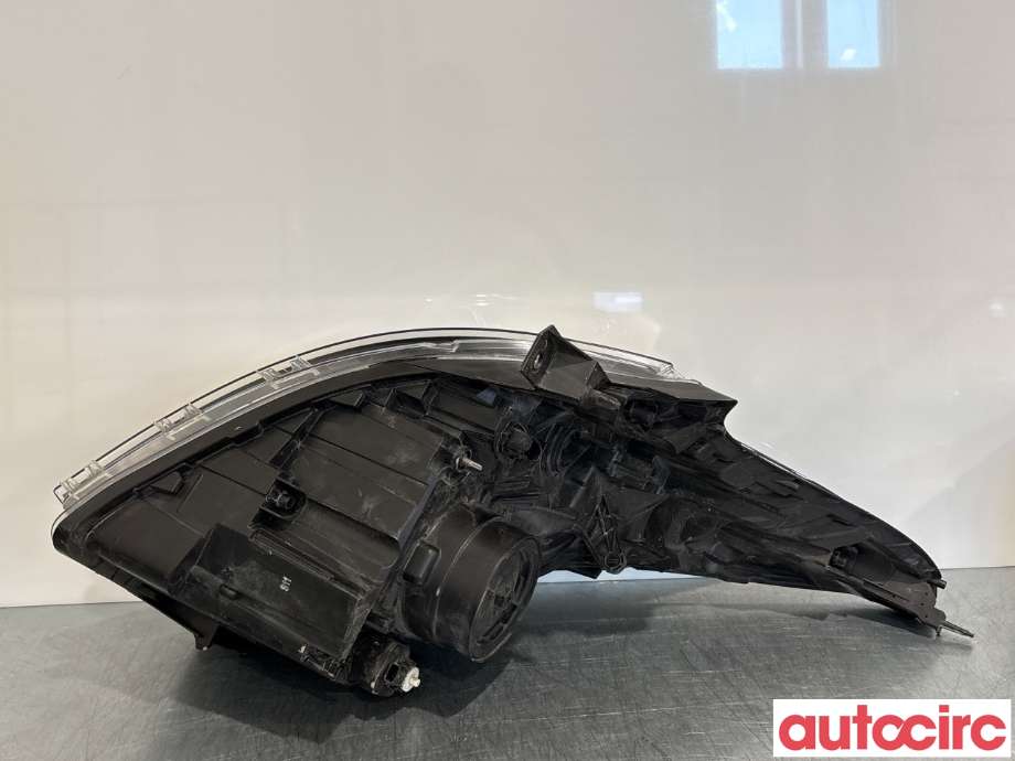 Frontlykt venstre halogen til Opel Vivaro B 2014-2019 (OPEL|95517216|1EE011565-05|95527869)