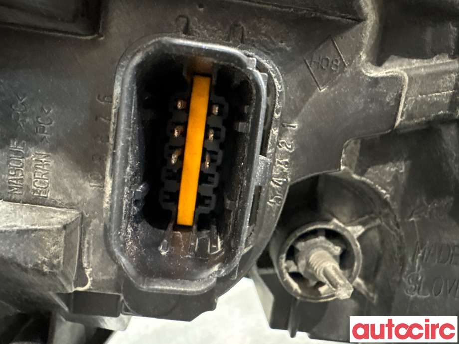 Frontlykt venstre halogen til Opel Vivaro B 2014-2019 (OPEL|95517216|1EE011565-05|95527869)