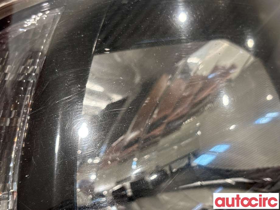 Frontlykt venstre halogen til Opel Vivaro B 2014-2019 (OPEL|95517216|1EE011565-05|95527869)
