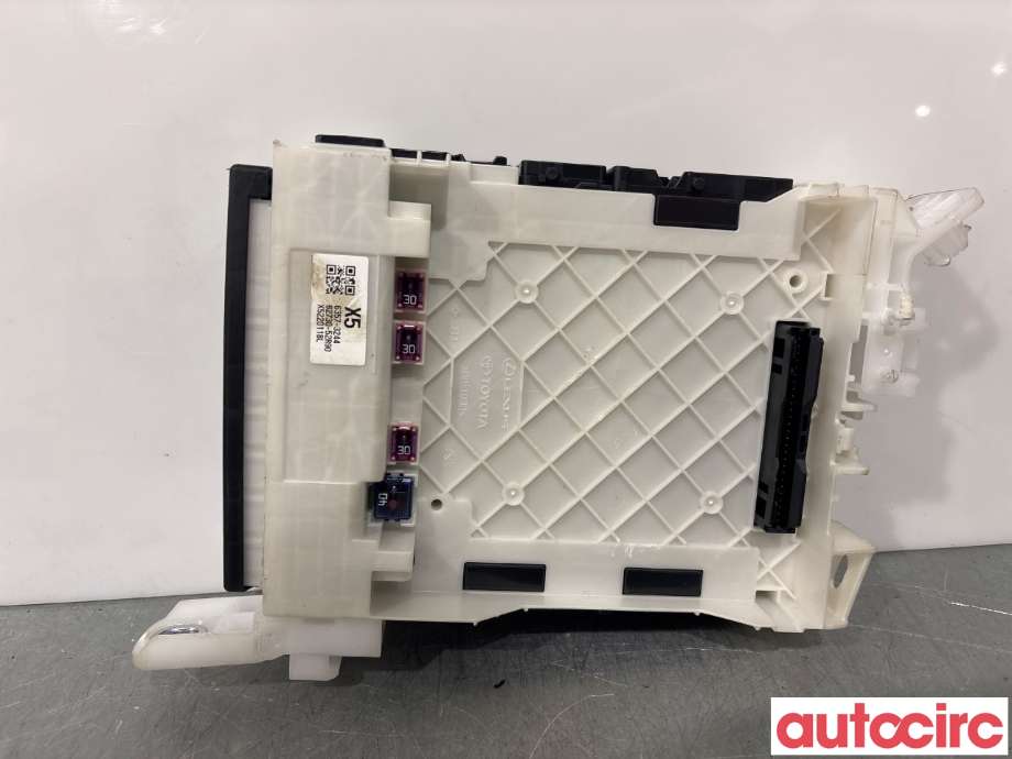 Sikringsboks til Toyota Yaris 2020-->> (Type IV) (TOYOTA|8273052R90|6357-3244|82730-52R90)