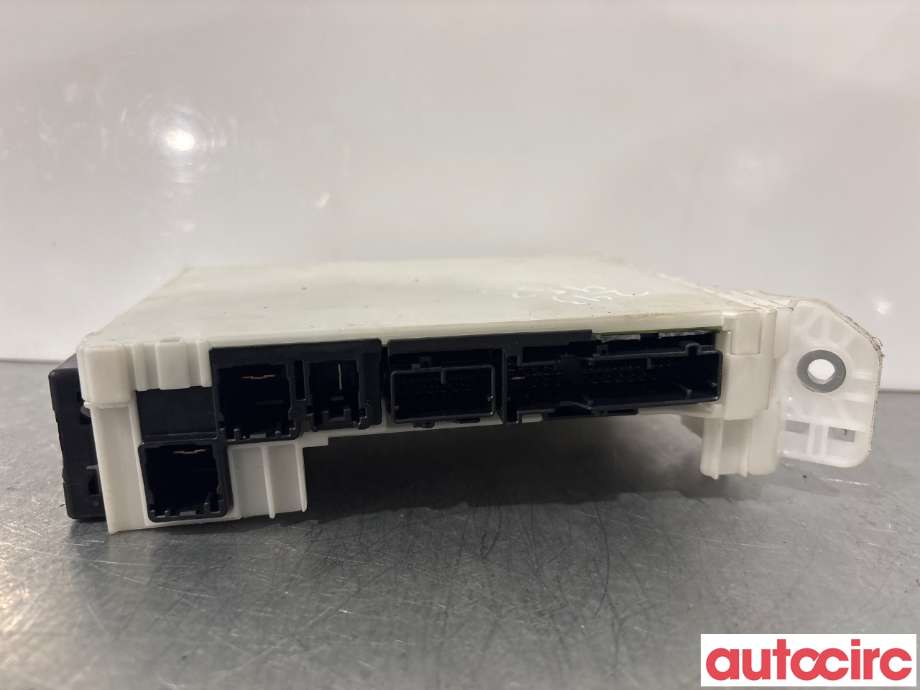 Sikringsboks til Toyota Yaris 2020-->> (Type IV) (TOYOTA|8273052R90|6357-3244|82730-52R90)