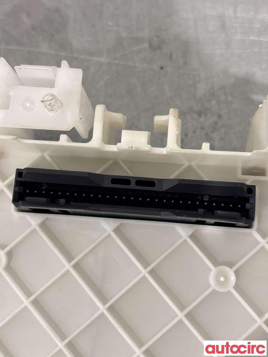 Sikringsboks til Toyota Yaris 2020-->> (Type IV) (TOYOTA|8273052R90|6357-3244|82730-52R90)
