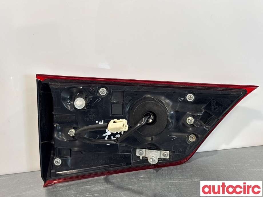 Baklykt høyre indre til Mitsubishi Outlander 2015-->> (Type III, Fase 2)  (MITSUBISHI|8331A180|)