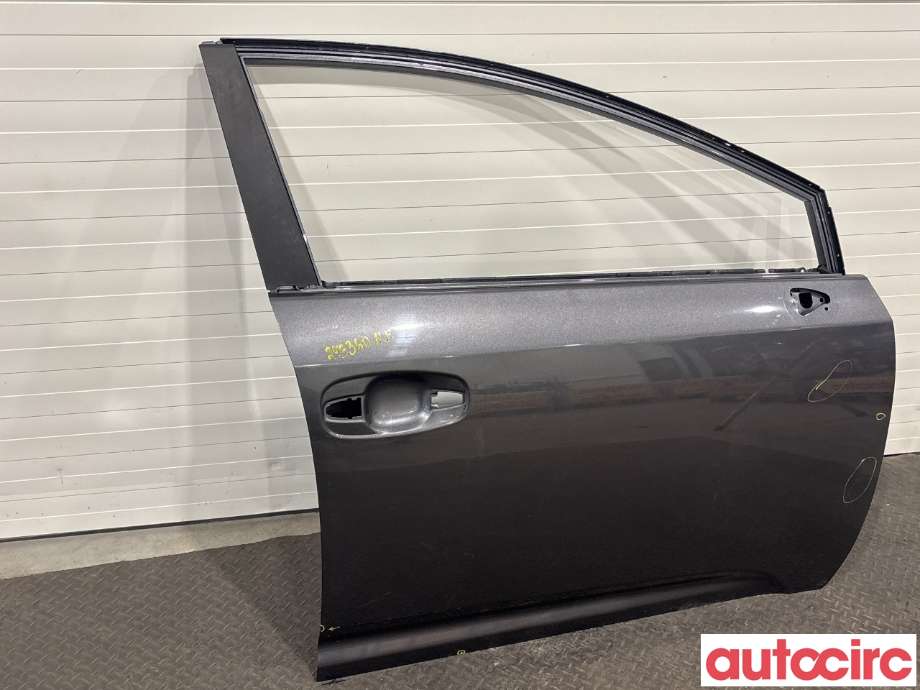 Dør høyre foran til Toyota Avensis 2009-2015 (Type III, Fase 1)  (TOYOTA|6700105070|6700105081|)