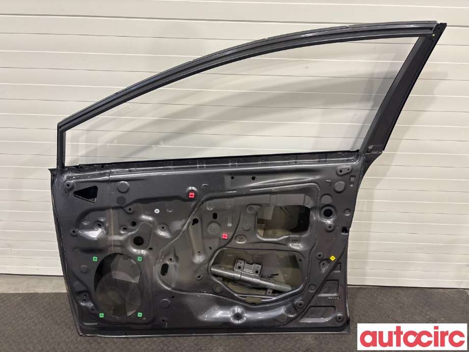 Dør høyre foran til Toyota Avensis 2009-2015 (Type III, Fase 1)  (TOYOTA|6700105070|6700105081|)