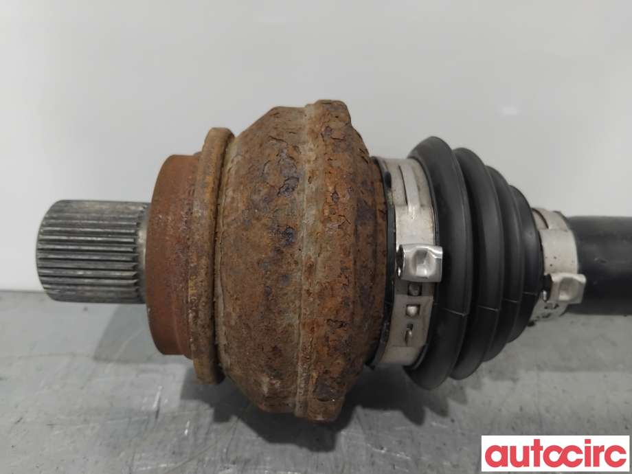 Drivaksel venstre bak til Audi A4 2015-2019 (Type V, Fase 1) (B9) (B9) (AUDI|8W0501203D|)