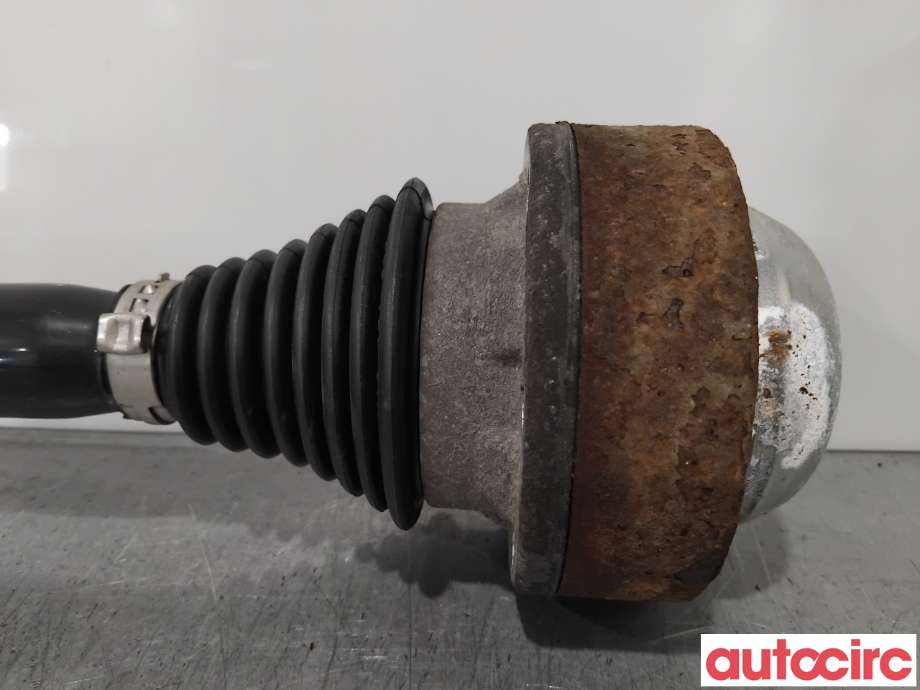 Drivaksel venstre bak til Audi A4 2015-2019 (Type V, Fase 1) (B9) (B9) (AUDI|8W0501203D|)
