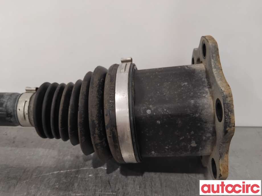Drivaksel høyre foran til Audi A4 2015-2019 (Type V, Fase 1) (B9) (B9) (AUDI|8W0407271D||8W0407271L)