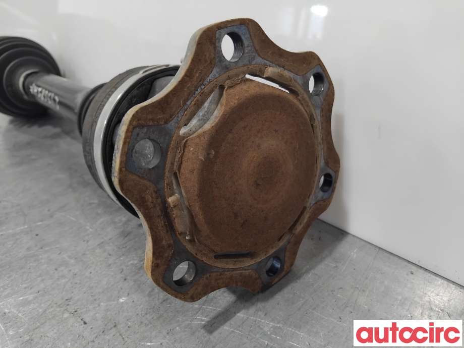 Drivaksel høyre foran til Audi A4 2015-2019 (Type V, Fase 1) (B9) (B9) (AUDI|8W0407271D||8W0407271L)