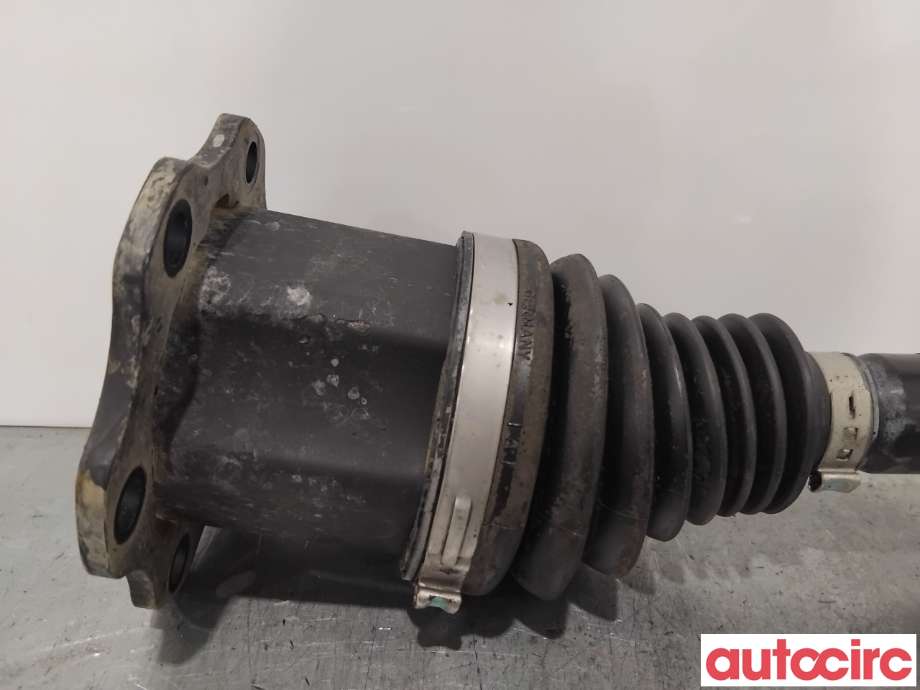 Drivaksel venstre foran til Audi A4 2015-2019 (Type V, Fase 1) (B9) (B9) (AUDI|8W0407271D||8W0407271L)