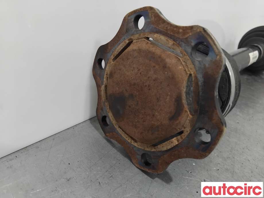 Drivaksel venstre foran til Audi A4 2015-2019 (Type V, Fase 1) (B9) (B9) (AUDI|8W0407271D||8W0407271L)