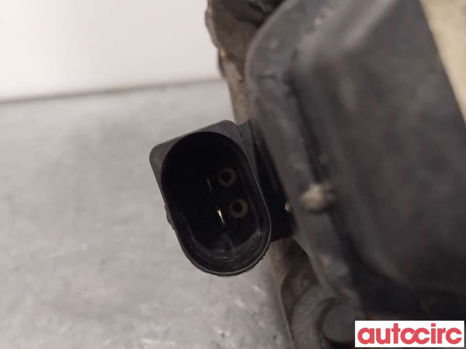 Bremsecaliper venstre bak til Audi A4 2015-2019 (Type V, Fase 1) (B9) (B9) (AUDI|8W0615403||8W0615403M)