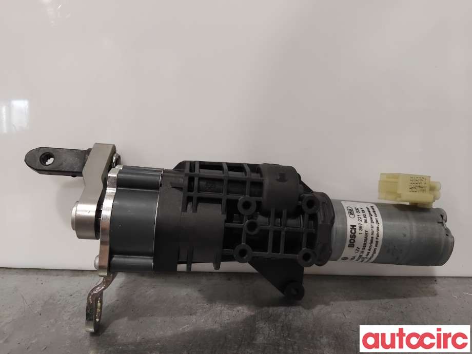 Baklukeåpner motor til Audi A4 2015-2019 (Type V, Fase 1) (B9) (B9) (AUDI|8W9827852D|0390204156|8W9827852E)